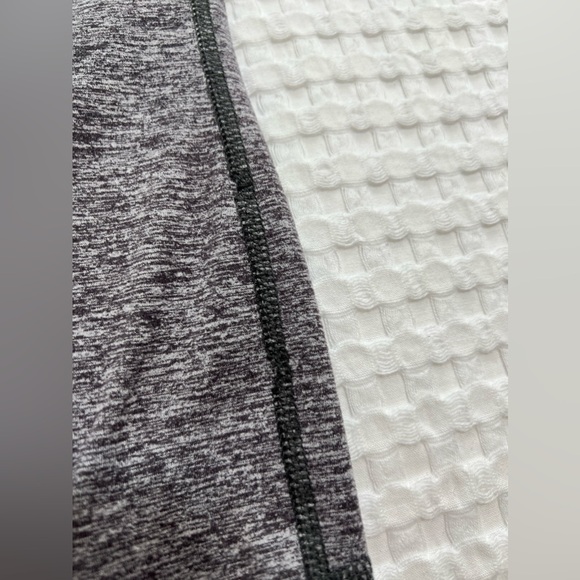 Patagonia Woman’s Heather Grey Centered Yoga Crop Leggings - Picture 13 of 14